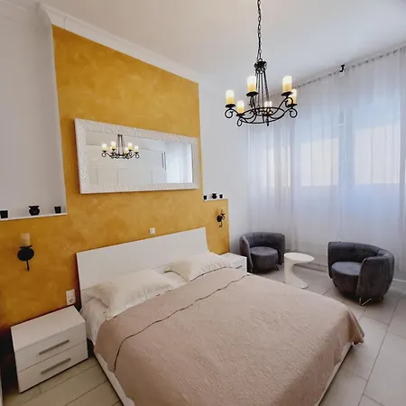 Lux Near Bridge Apartament *