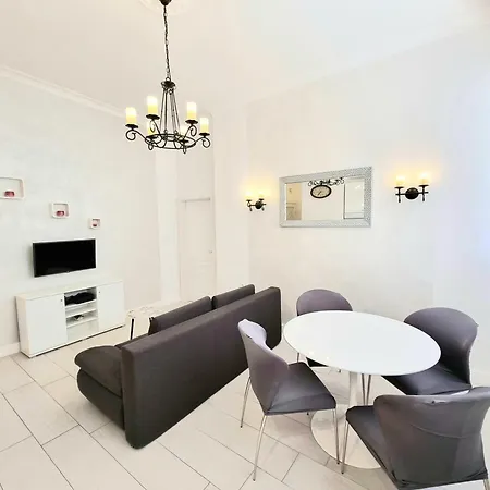 Lux Near Bridge Apartman *