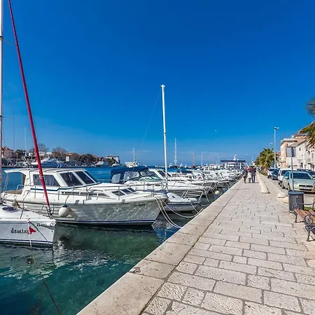 Lux Near Bridge شقة *